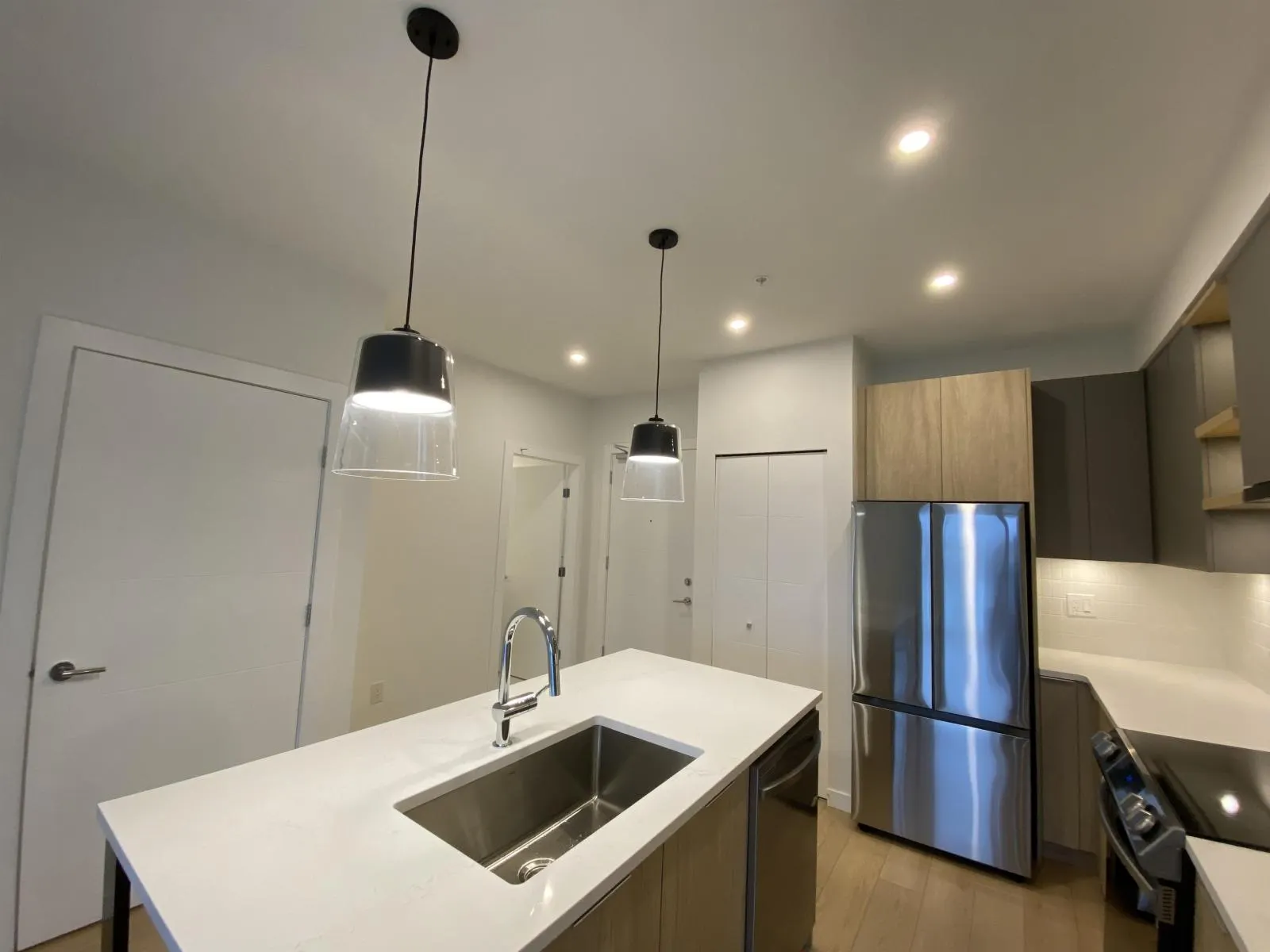 411 20695 EASTLEIGH CRESCENT