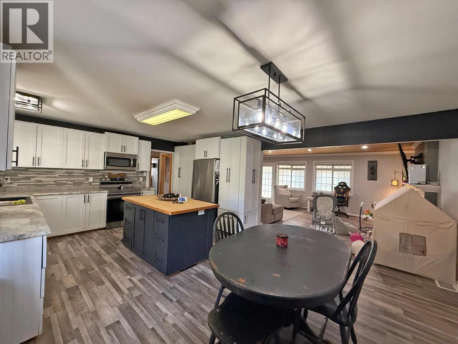 335 CLEARVIEW CRESCENT