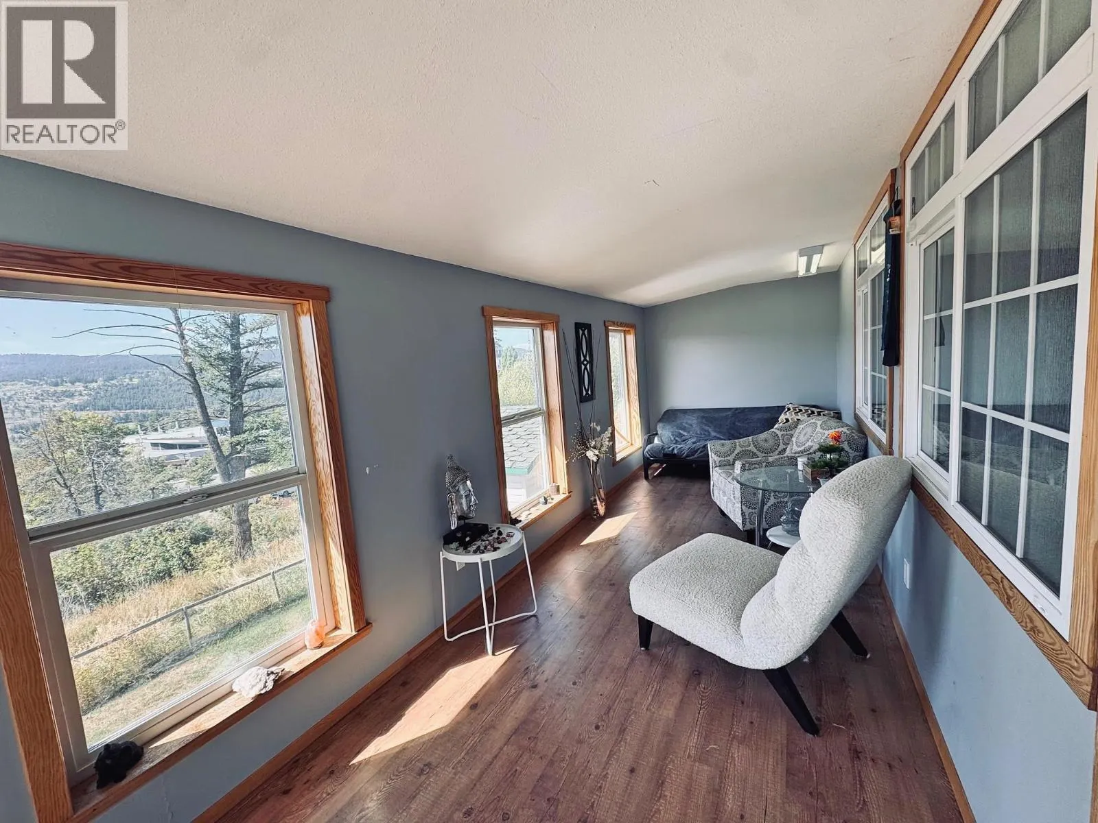 335 CLEARVIEW CRESCENT