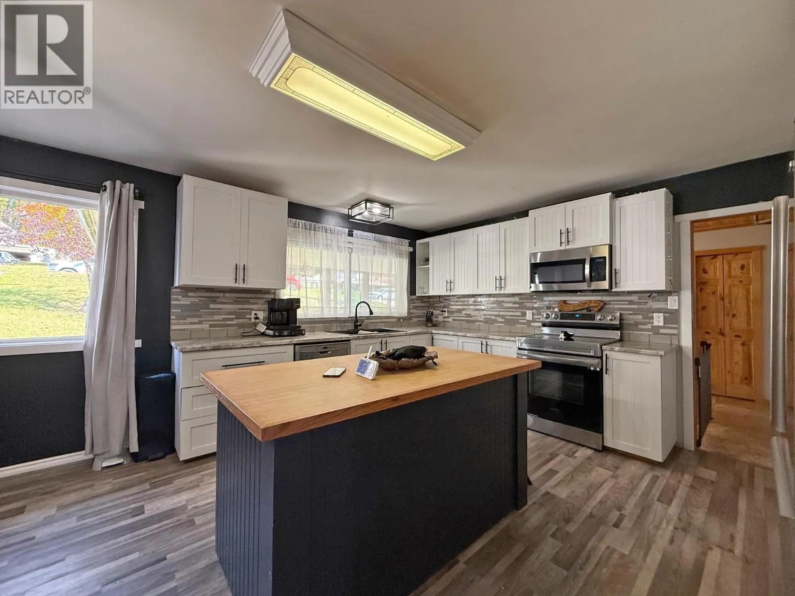 335 CLEARVIEW CRESCENT