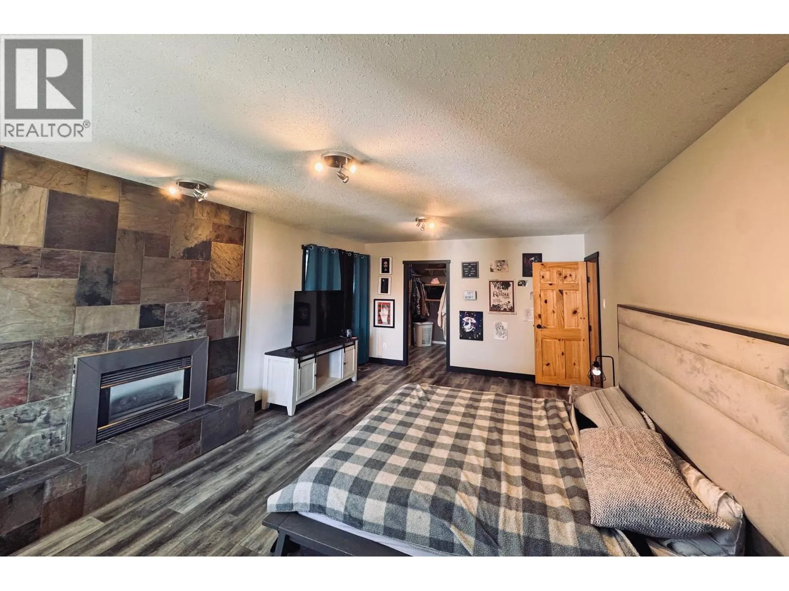 335 CLEARVIEW CRESCENT