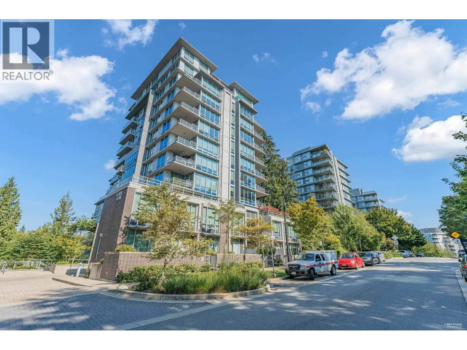 806 9080 UNIVERSITY CRESCENT
