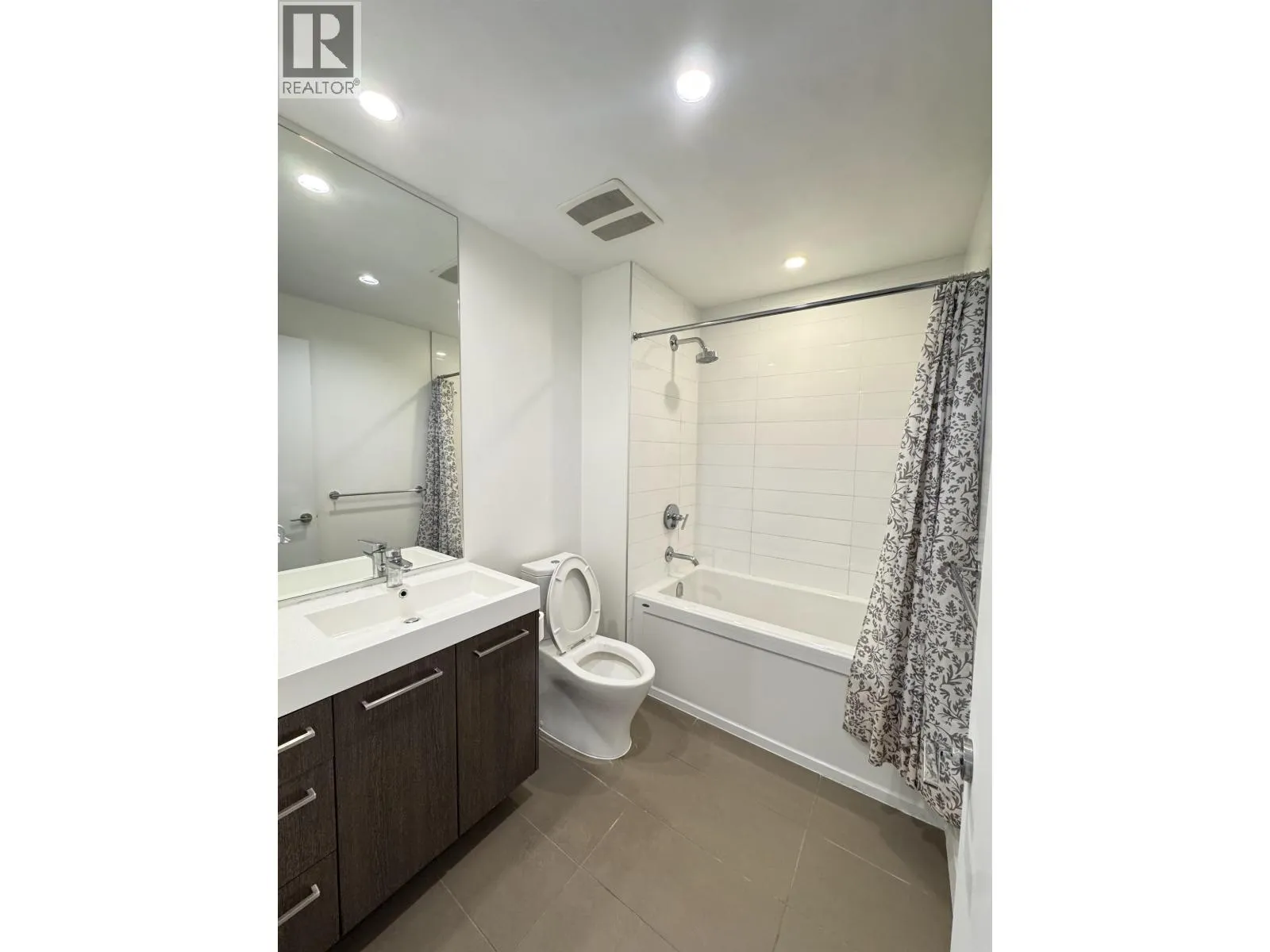 806 9080 UNIVERSITY CRESCENT