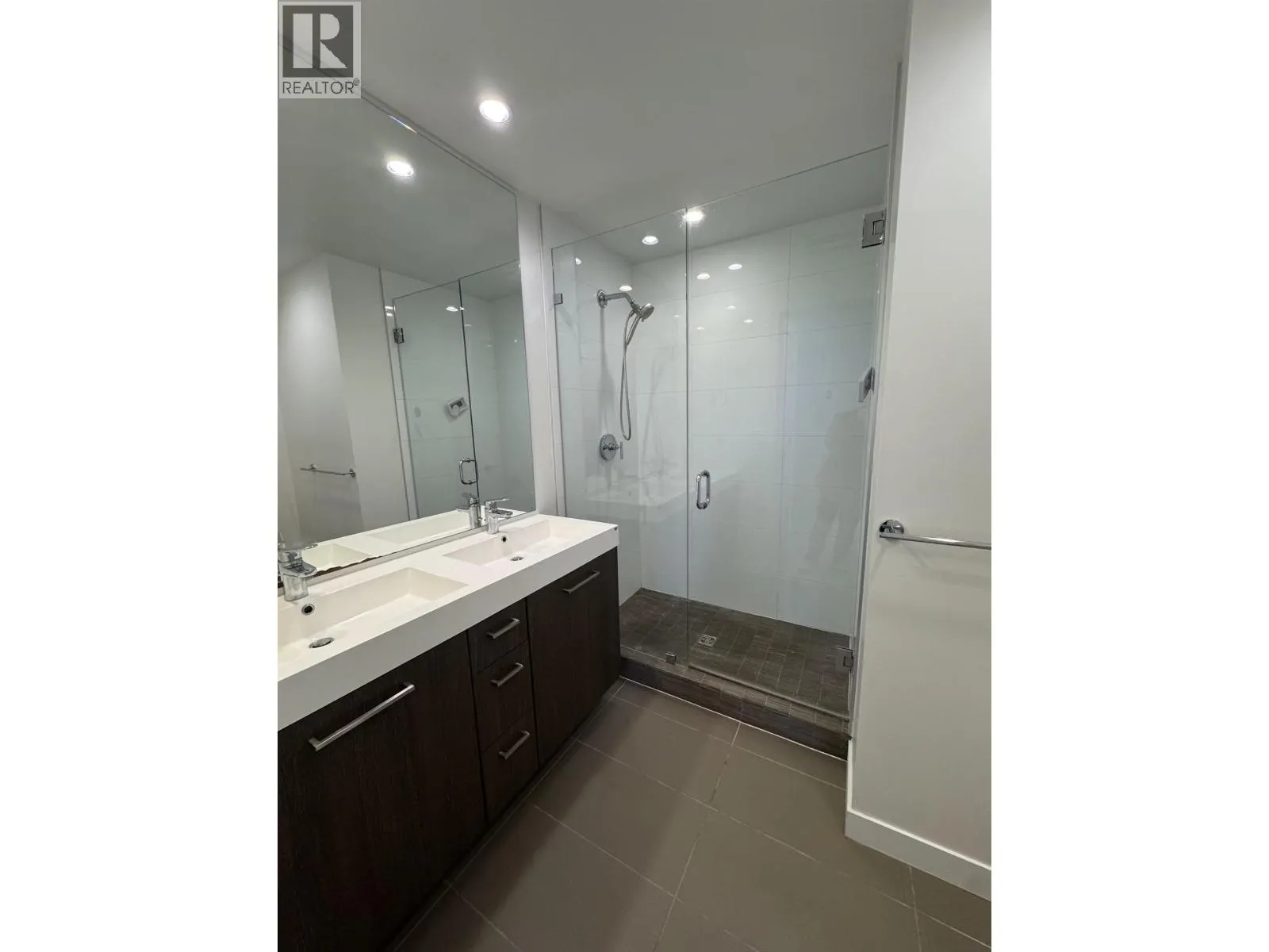 806 9080 UNIVERSITY CRESCENT
