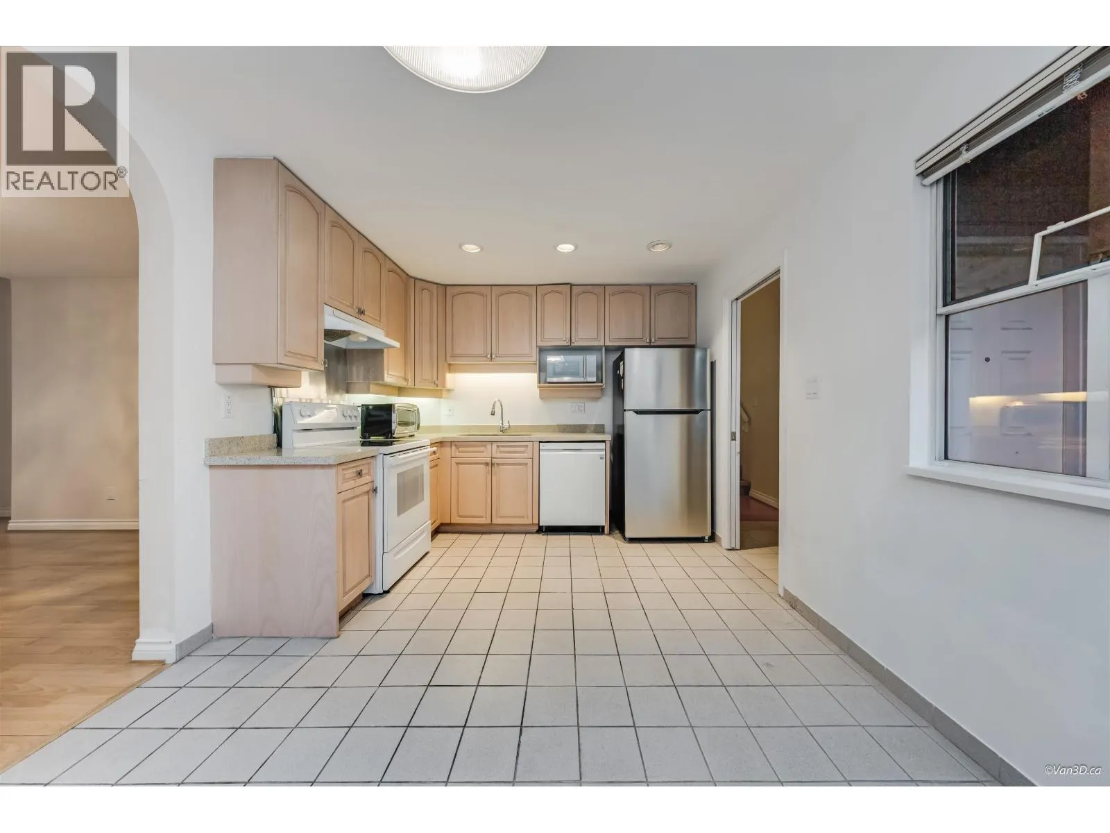 27 7695 ST. ALBANS ROAD