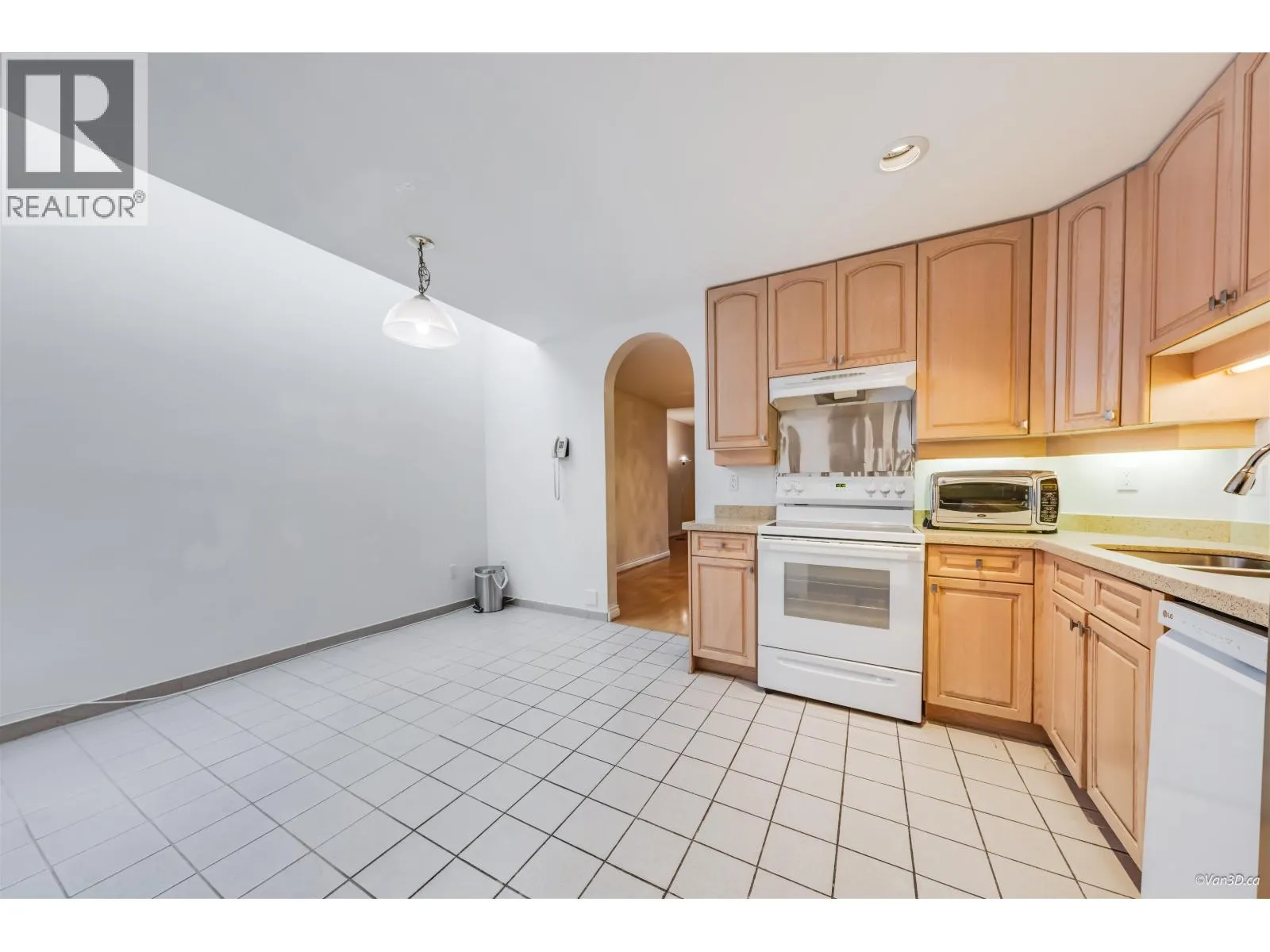 27 7695 ST. ALBANS ROAD