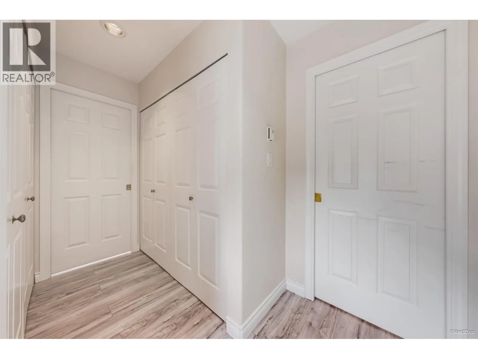 27 7695 ST. ALBANS ROAD