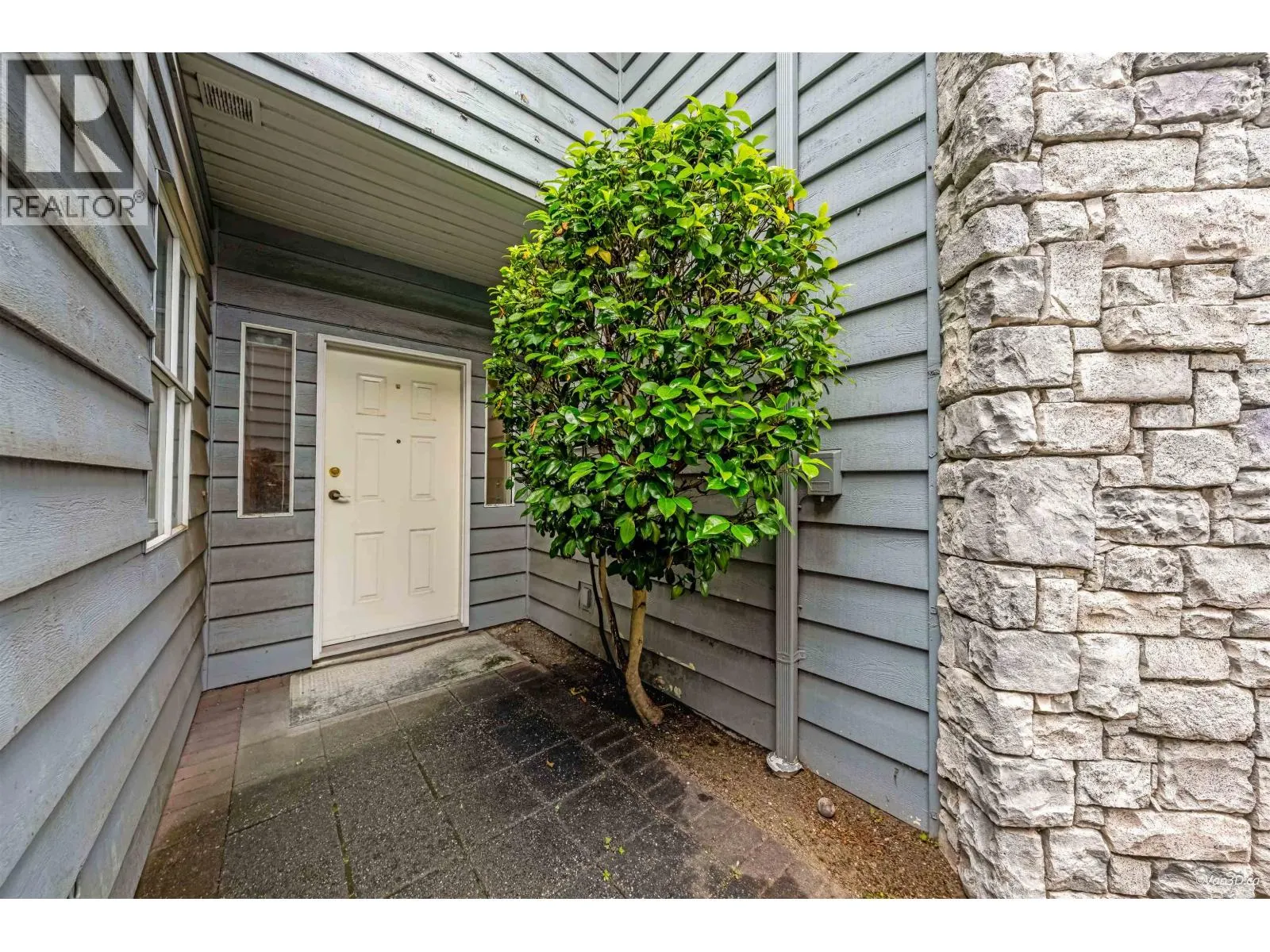 27 7695 ST. ALBANS ROAD