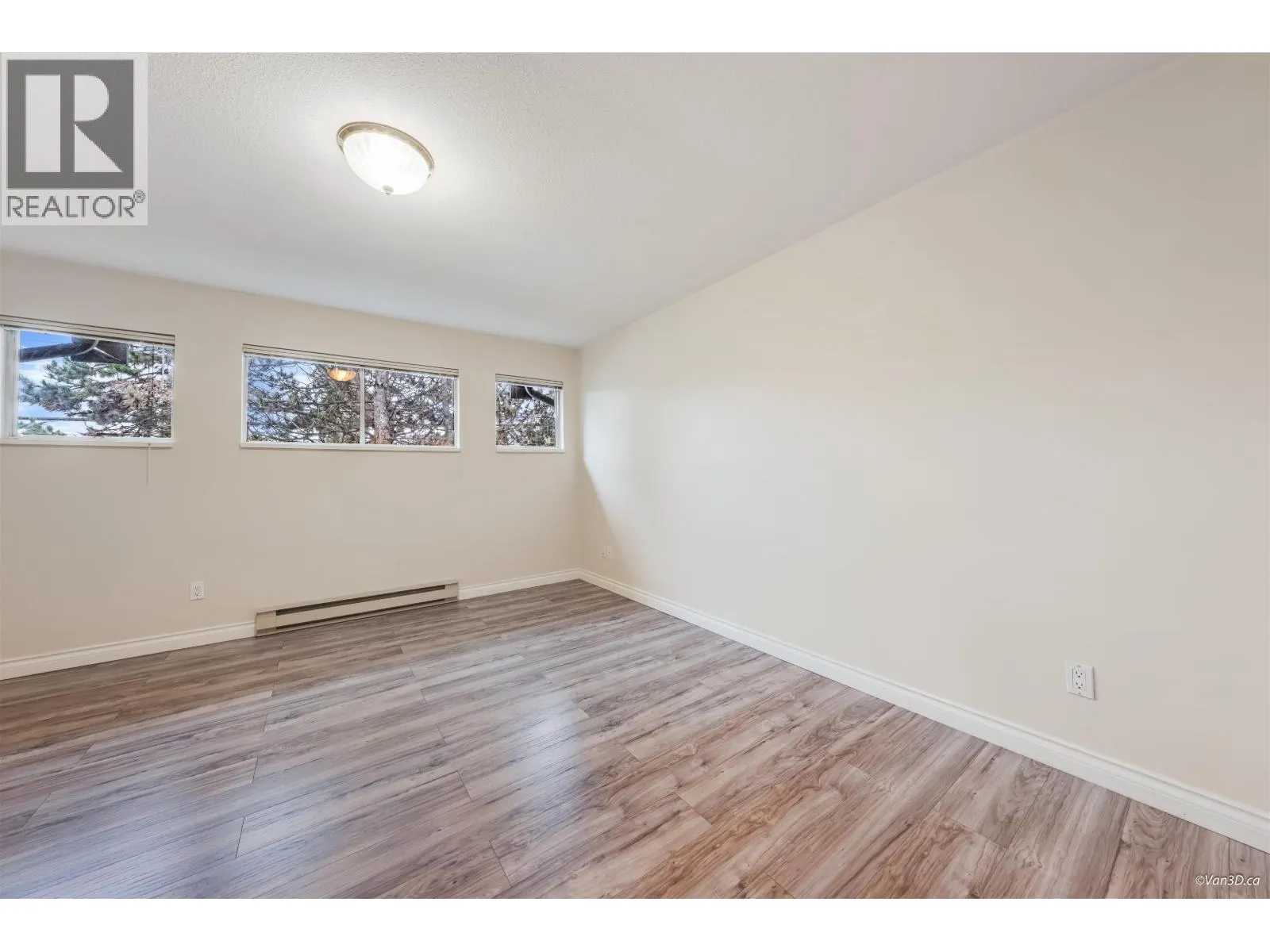 27 7695 ST. ALBANS ROAD