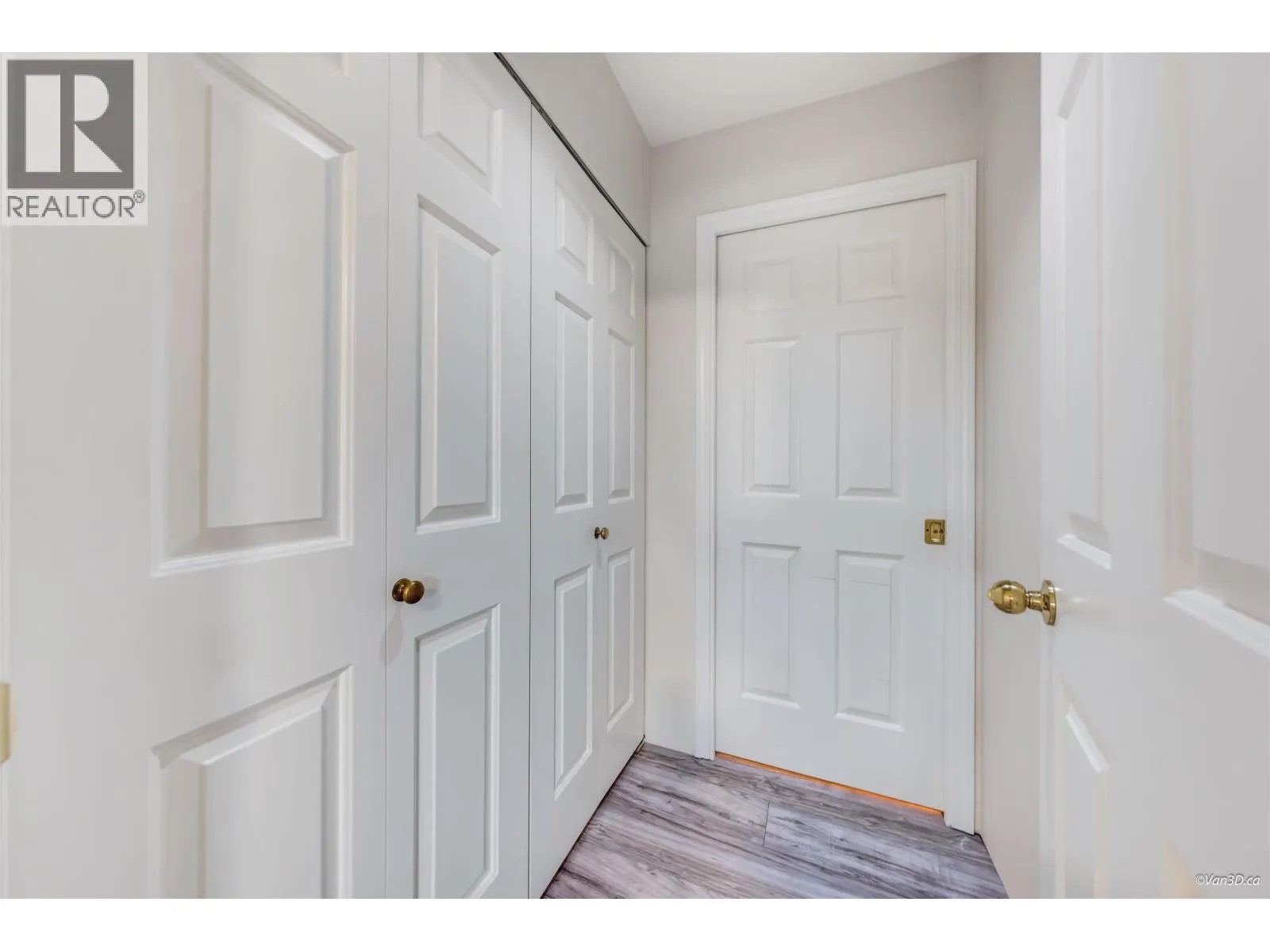 27 7695 ST. ALBANS ROAD