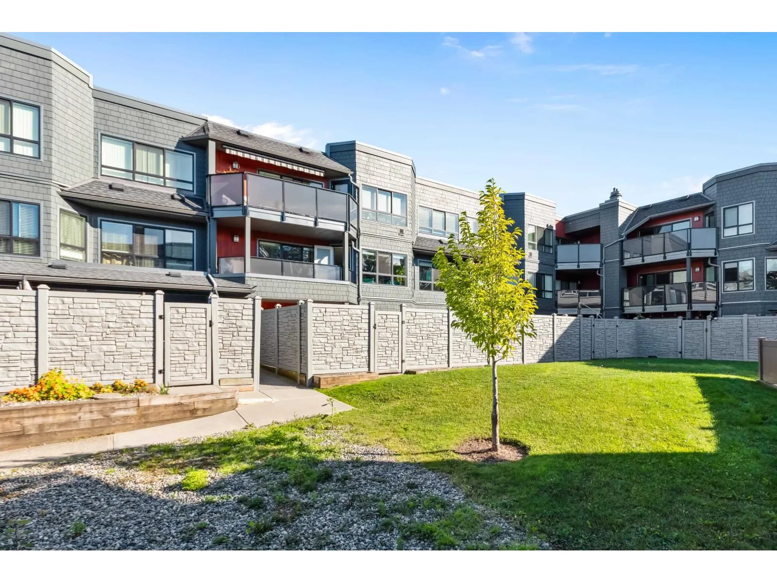 203 1830 E SOUTHMERE CRESCENT