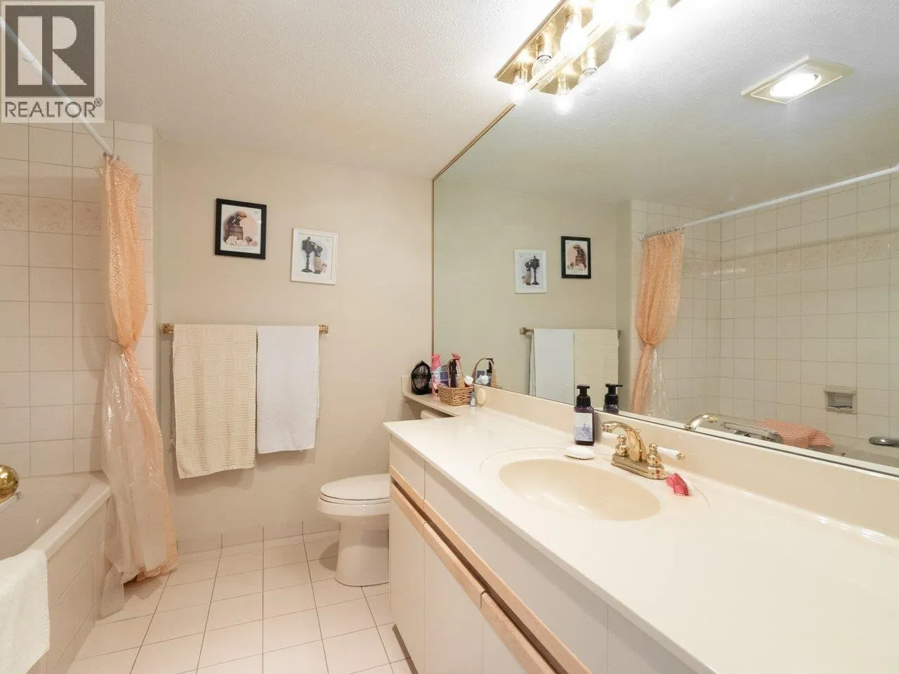 304 995 ROCHE POINT DRIVE