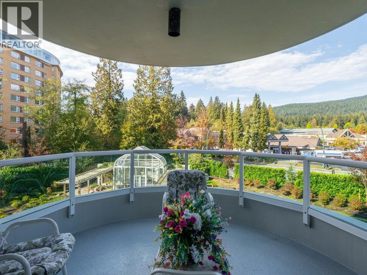 304 995 ROCHE POINT DRIVE