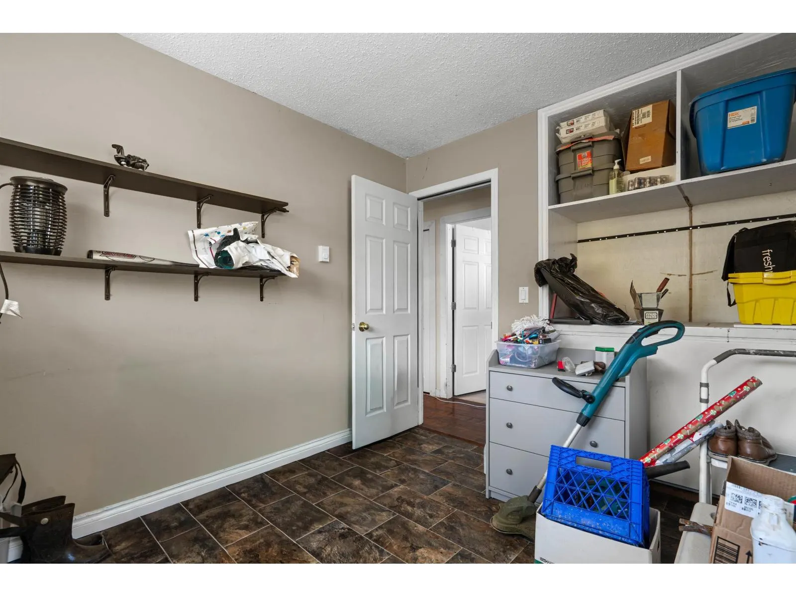2751 SANDON DRIVE