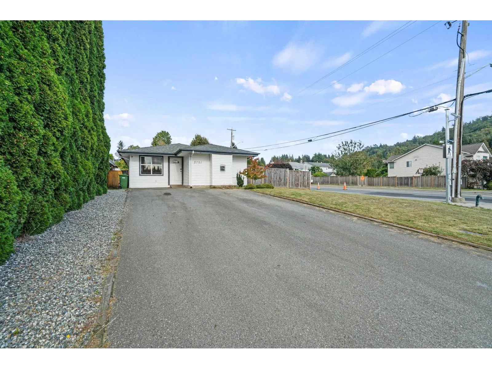 2751 SANDON DRIVE