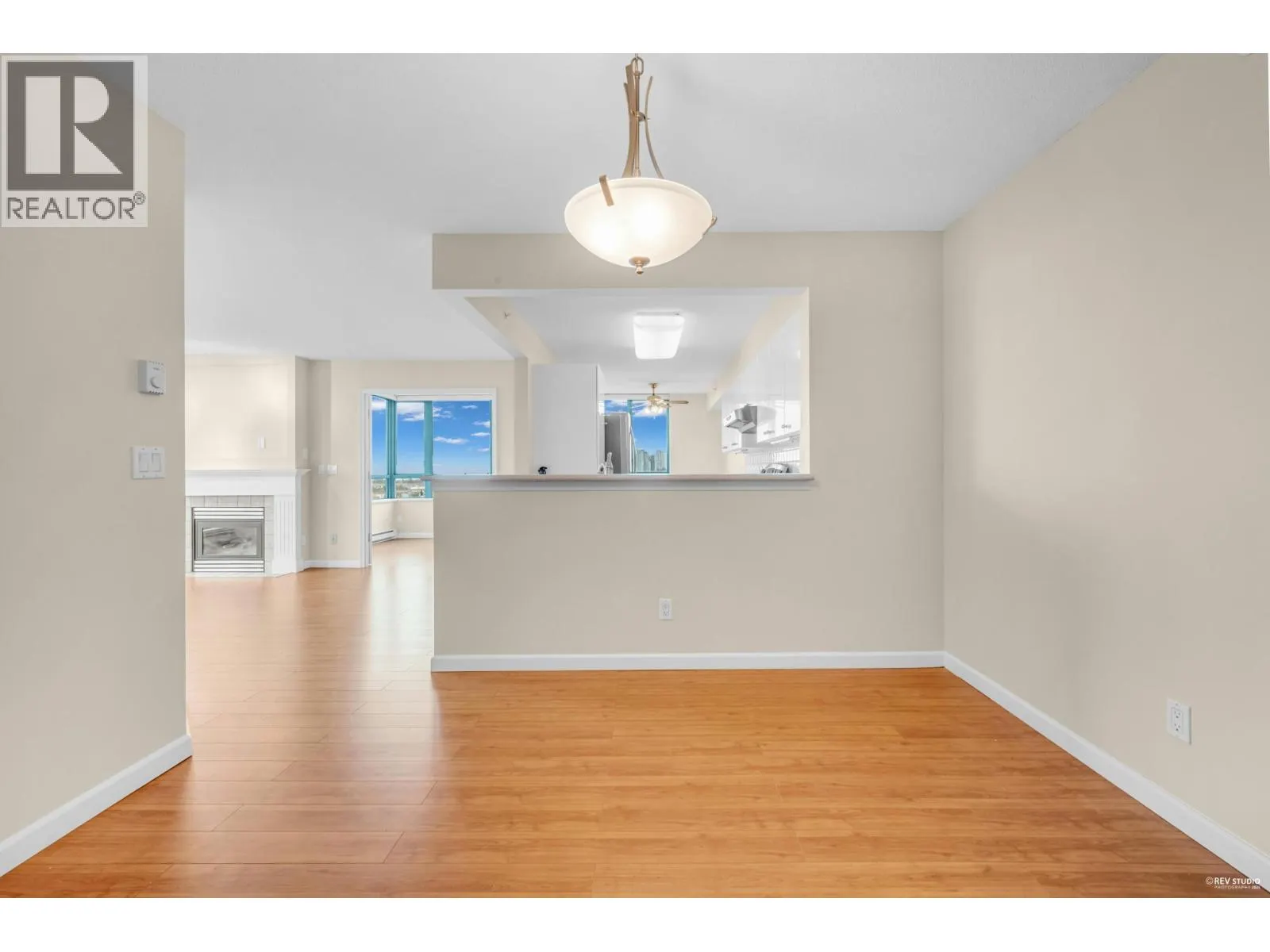 1104 6611 SOUTHOAKS CRESCENT