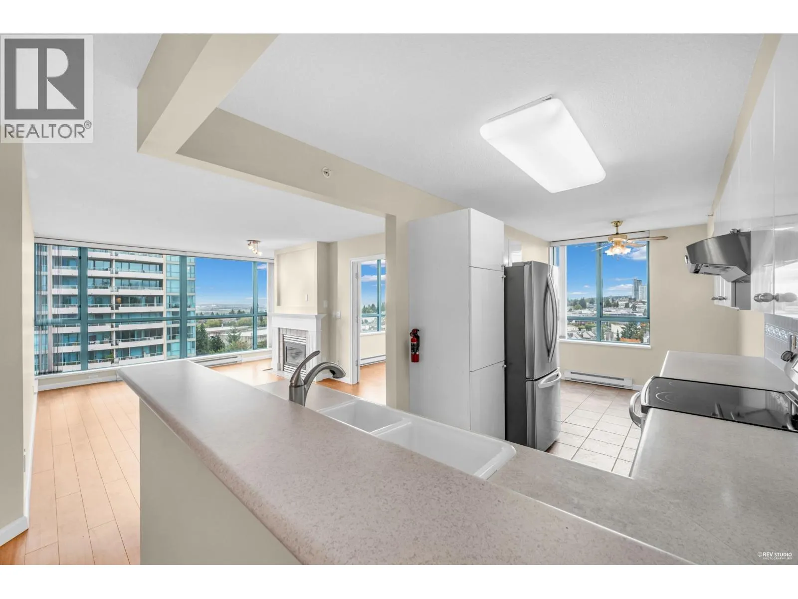 1104 6611 SOUTHOAKS CRESCENT