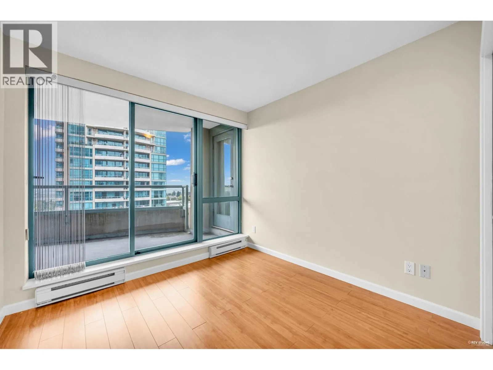 1104 6611 SOUTHOAKS CRESCENT