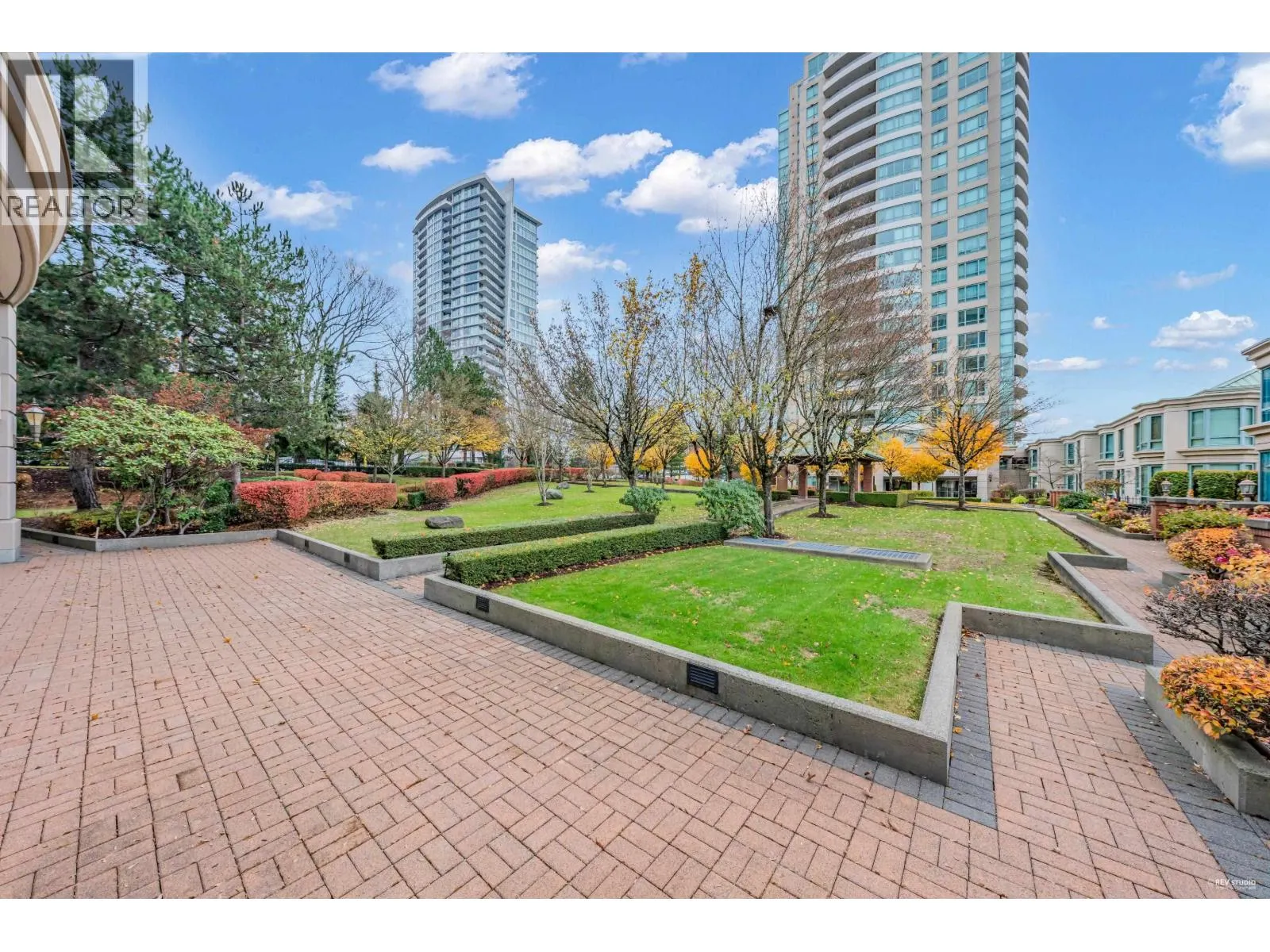 1104 6611 SOUTHOAKS CRESCENT