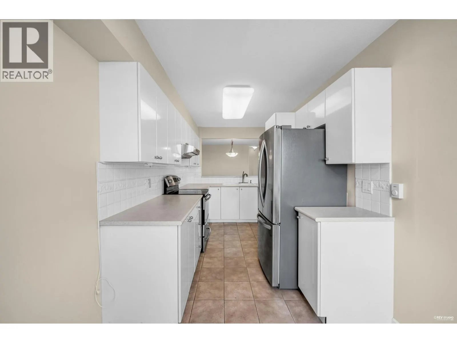 1104 6611 SOUTHOAKS CRESCENT