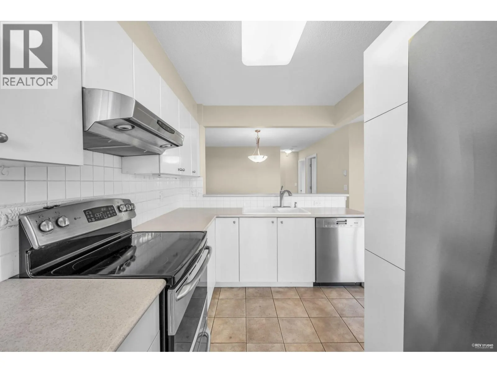 1104 6611 SOUTHOAKS CRESCENT