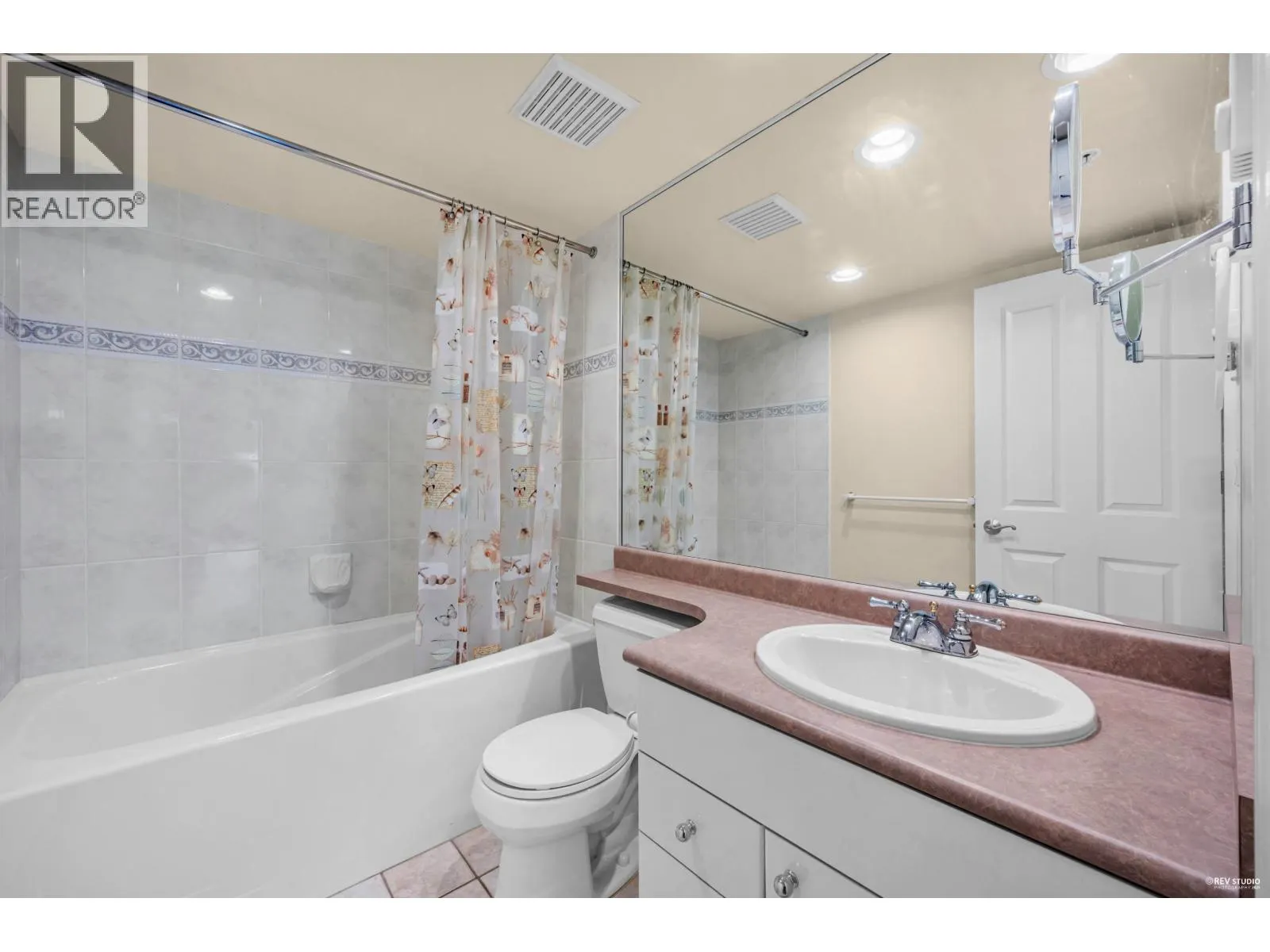 1104 6611 SOUTHOAKS CRESCENT