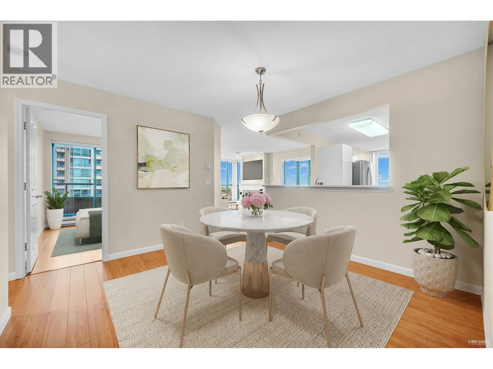 1104 6611 SOUTHOAKS CRESCENT