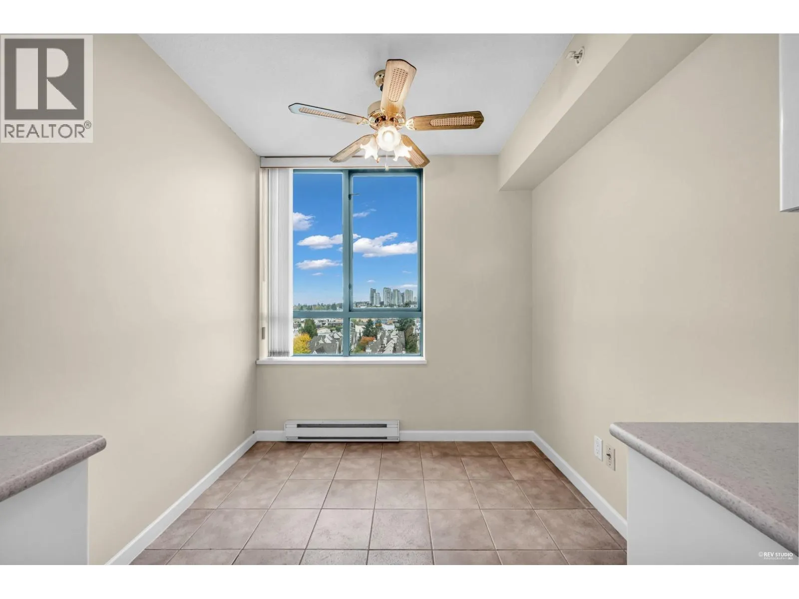 1104 6611 SOUTHOAKS CRESCENT