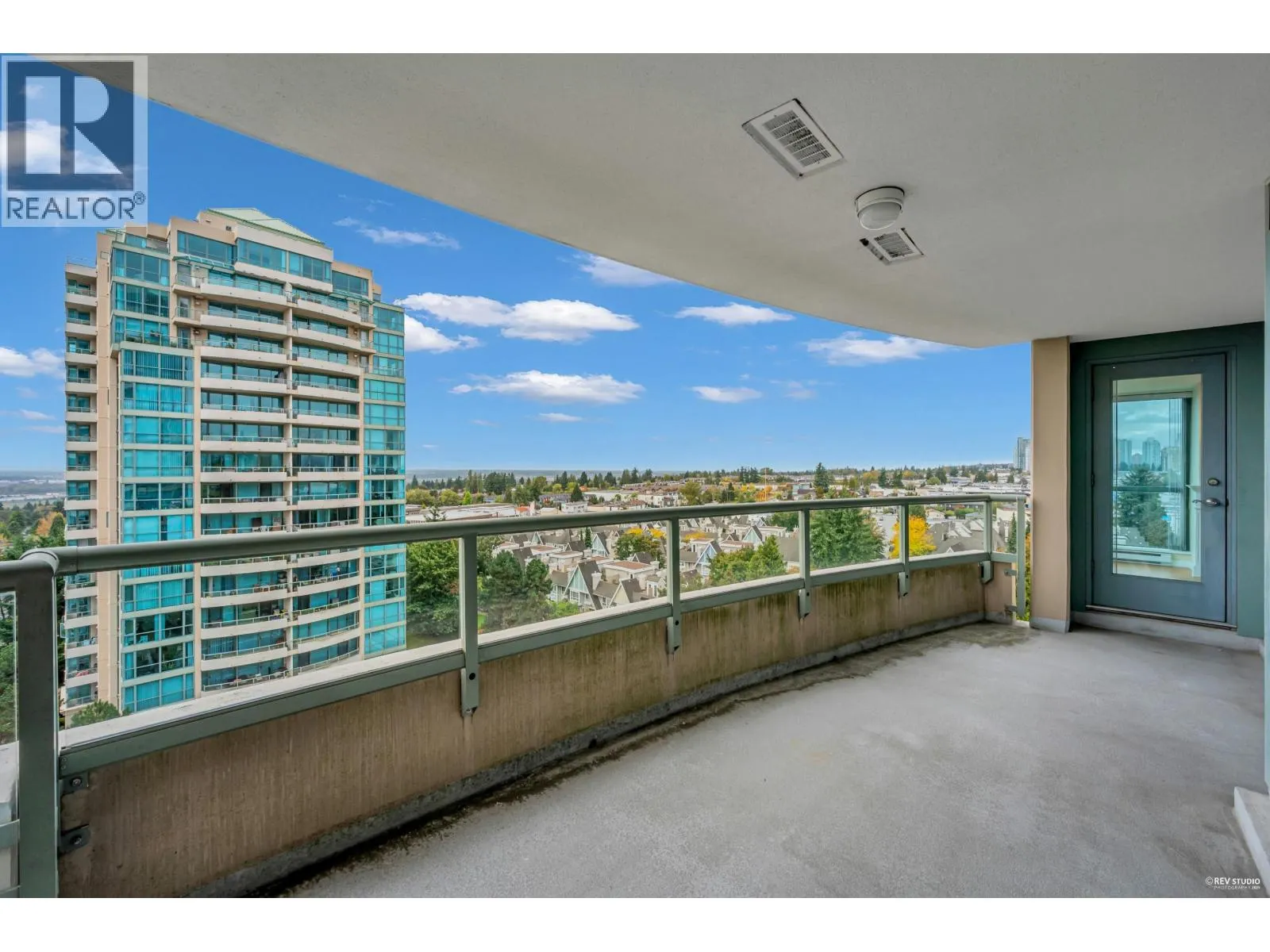 1104 6611 SOUTHOAKS CRESCENT