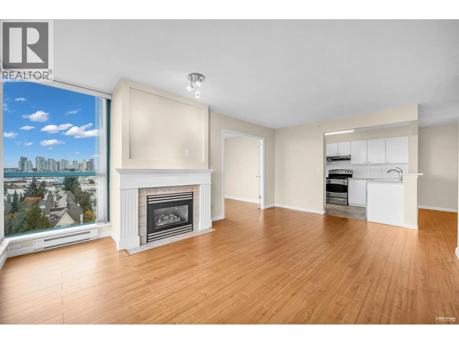 1104 6611 SOUTHOAKS CRESCENT