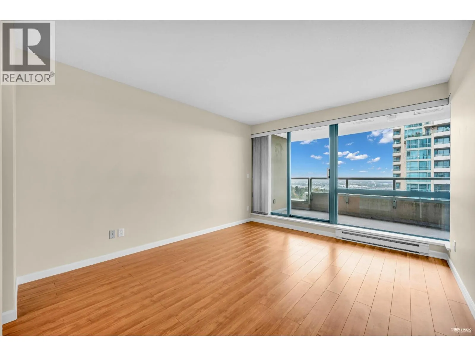 1104 6611 SOUTHOAKS CRESCENT