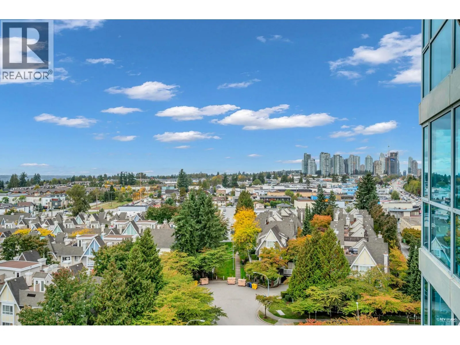 1104 6611 SOUTHOAKS CRESCENT
