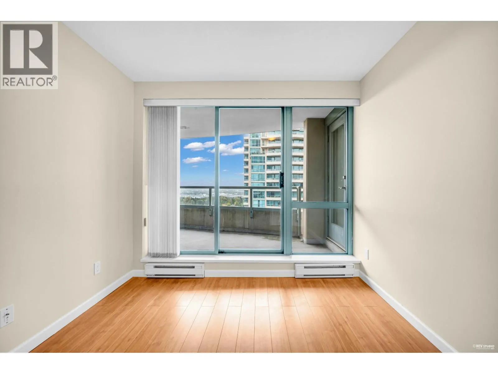 1104 6611 SOUTHOAKS CRESCENT
