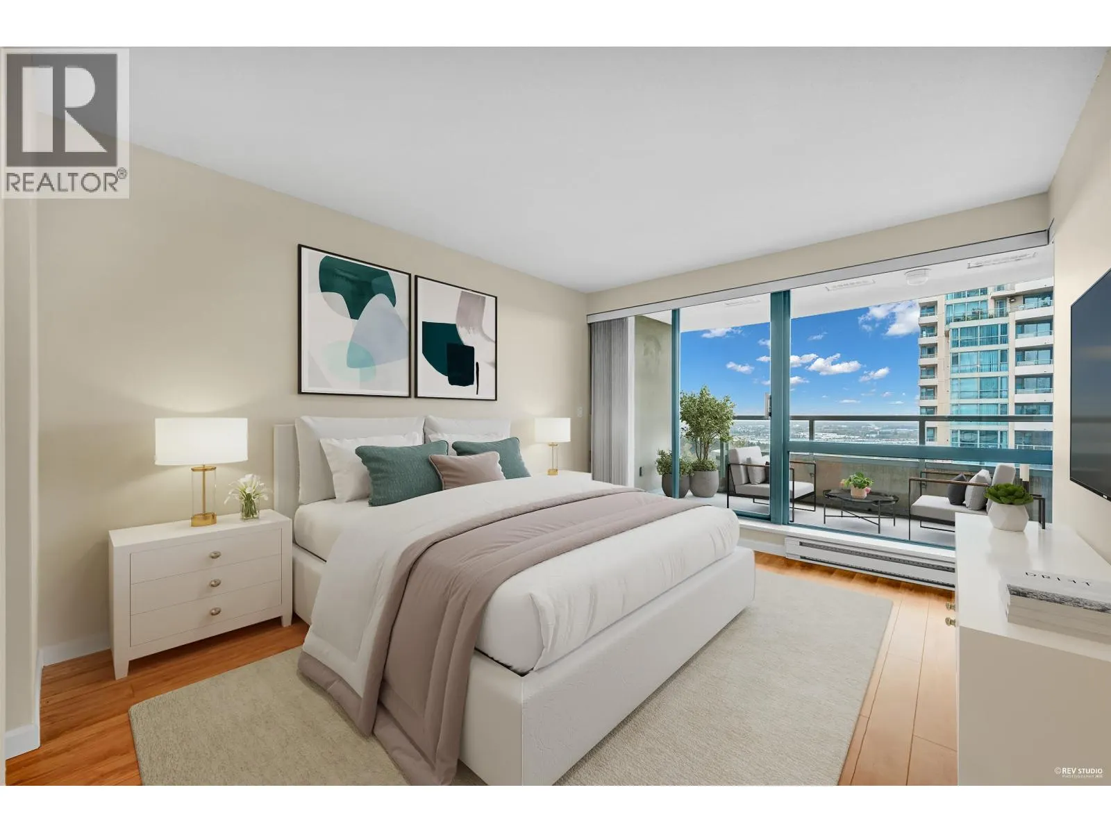 1104 6611 SOUTHOAKS CRESCENT