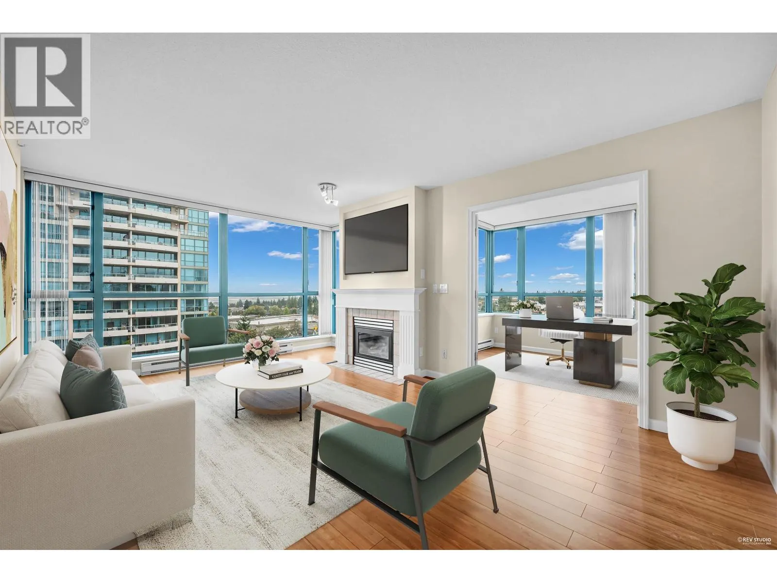 1104 6611 SOUTHOAKS CRESCENT