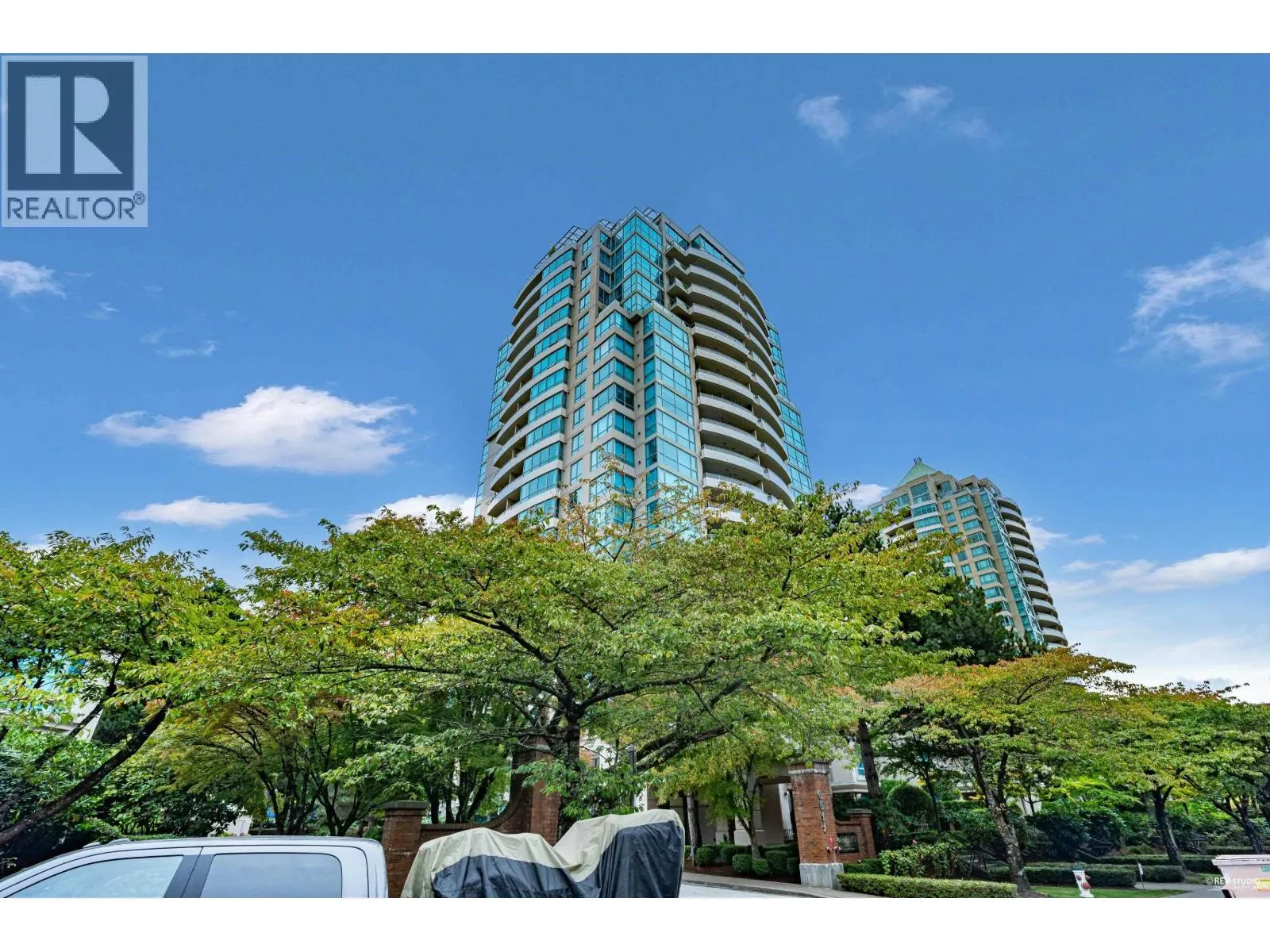 1104 6611 SOUTHOAKS CRESCENT