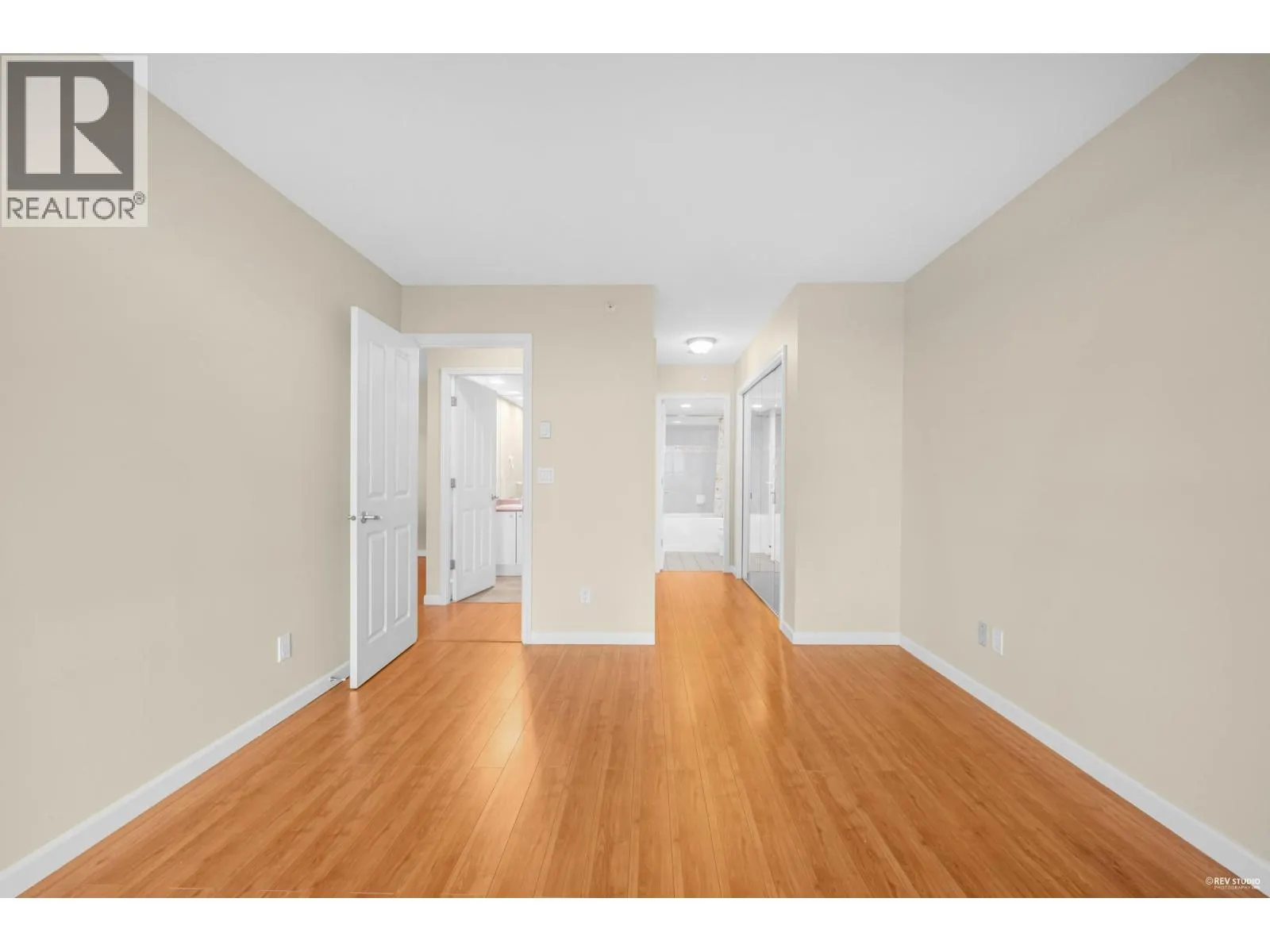 1104 6611 SOUTHOAKS CRESCENT