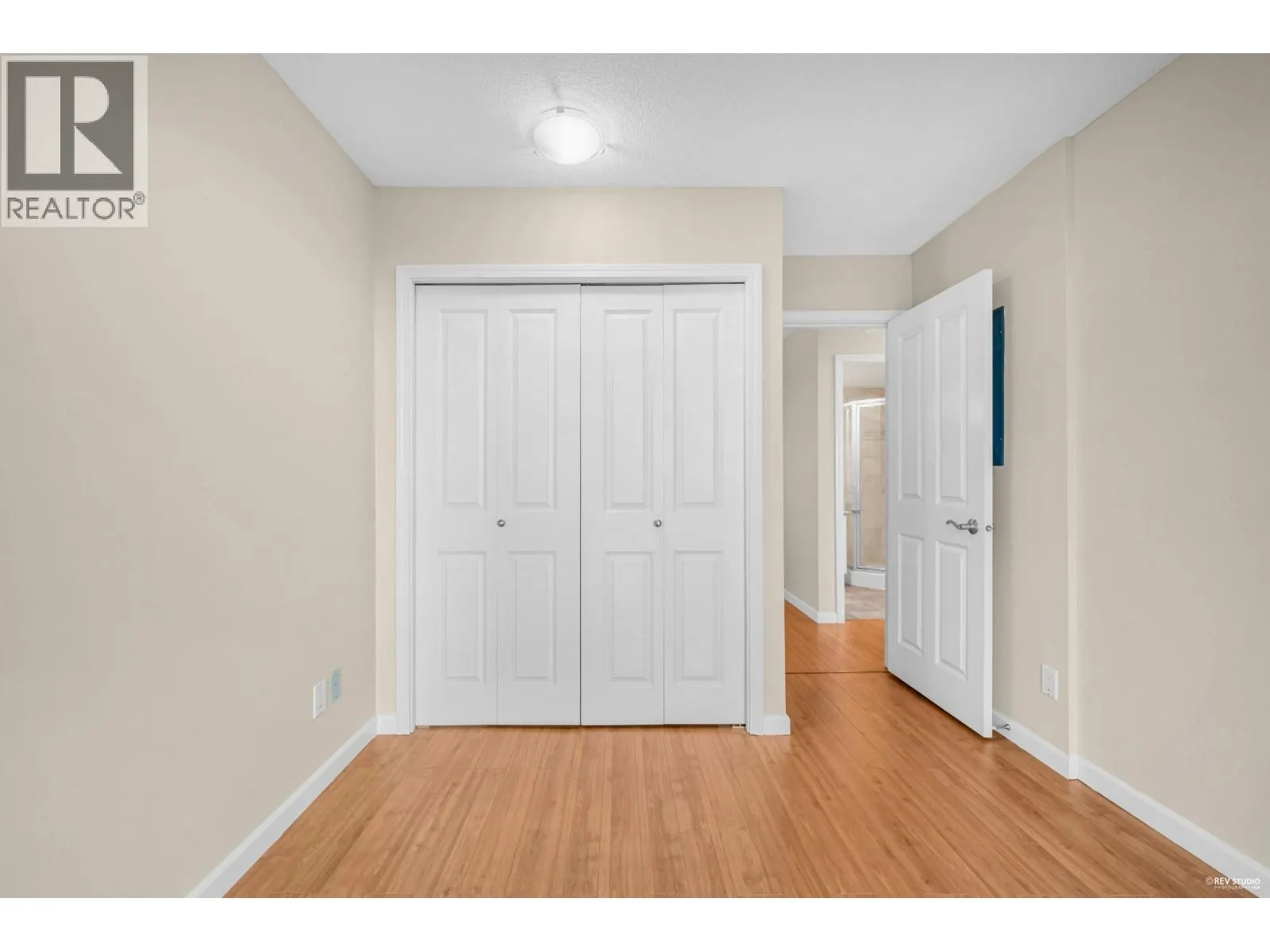 1104 6611 SOUTHOAKS CRESCENT