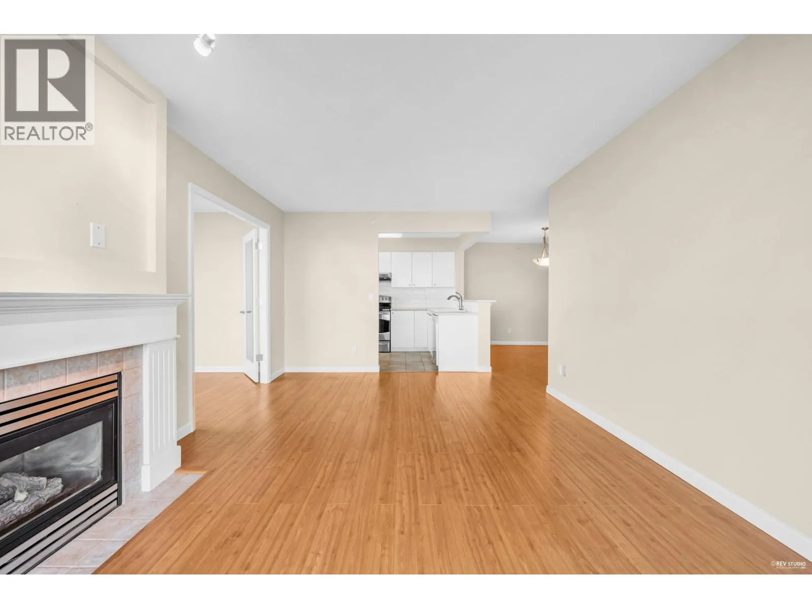 1104 6611 SOUTHOAKS CRESCENT
