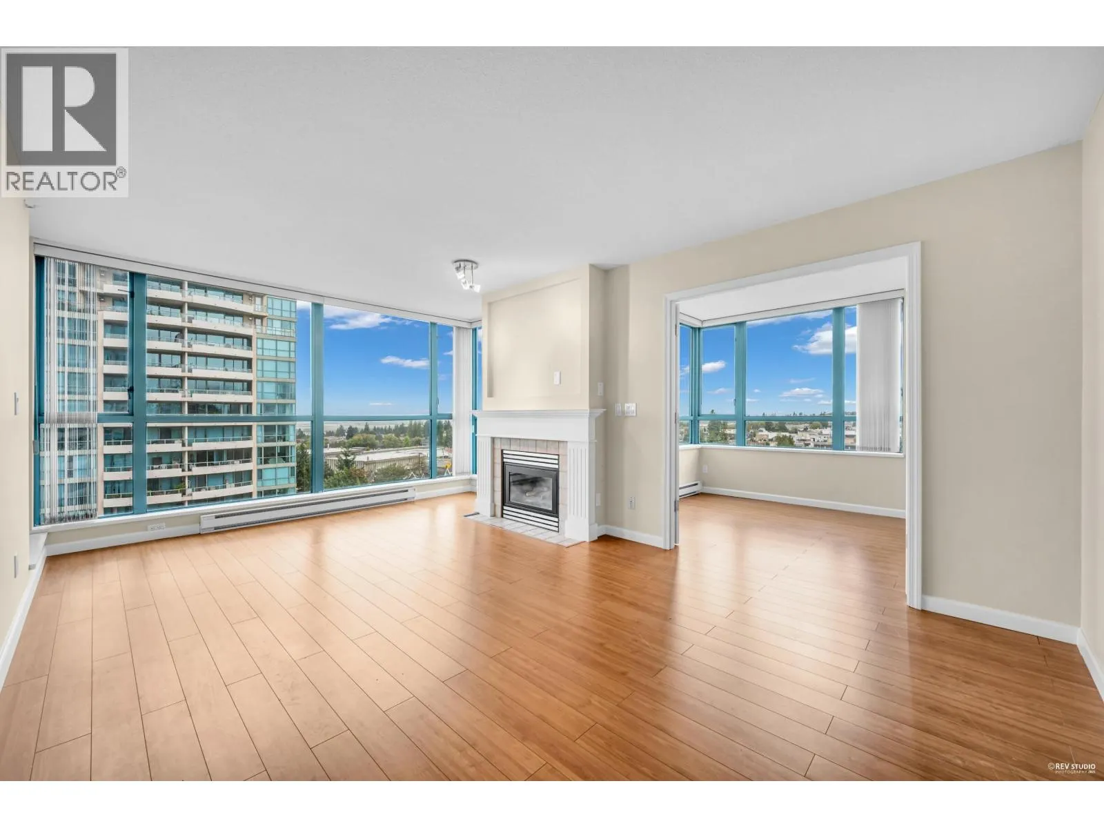 1104 6611 SOUTHOAKS CRESCENT