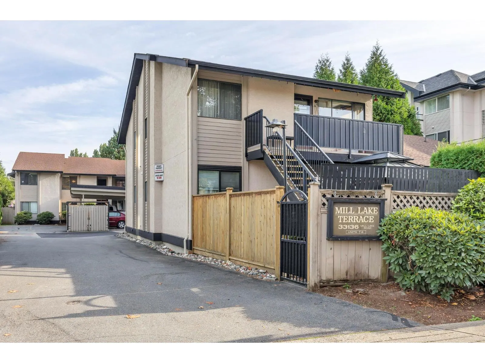 8 33136 MILL LAKE ROAD