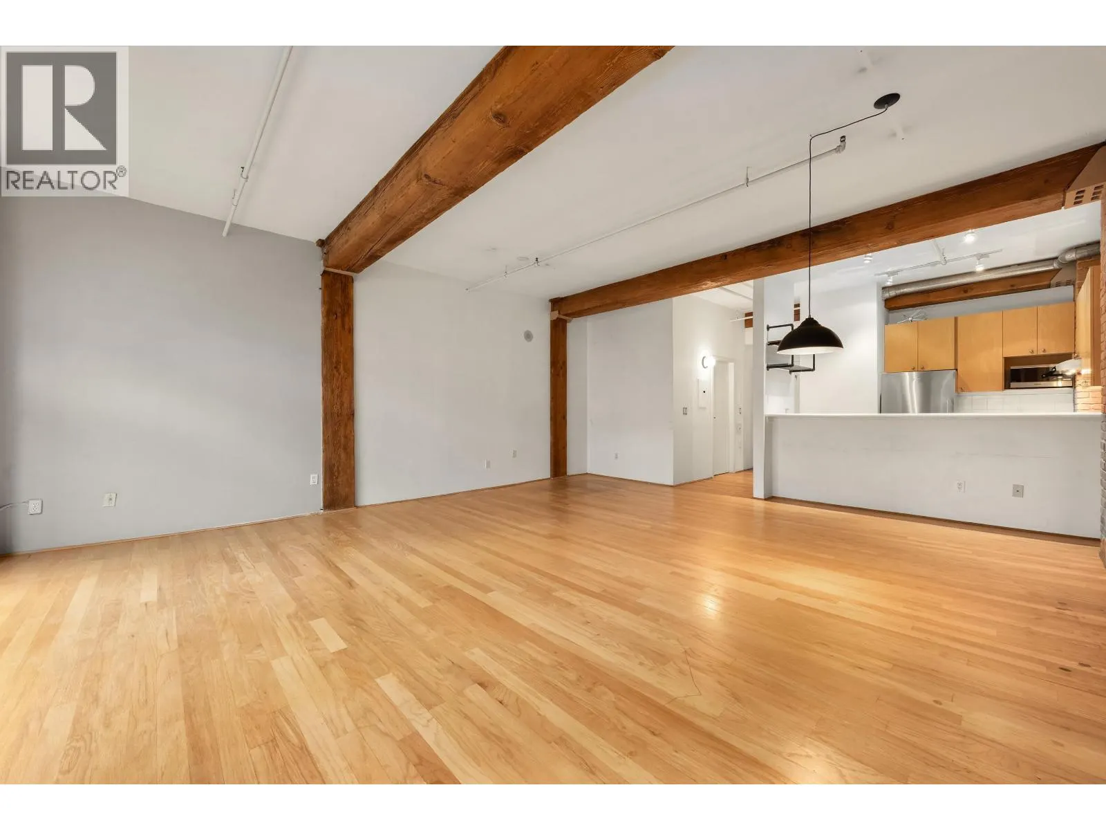 406 518 BEATTY STREET