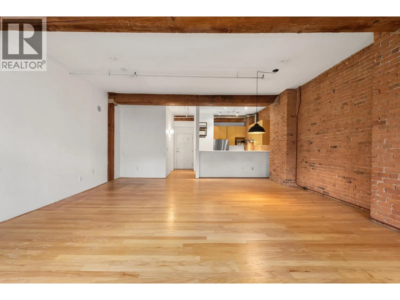 406 518 BEATTY STREET