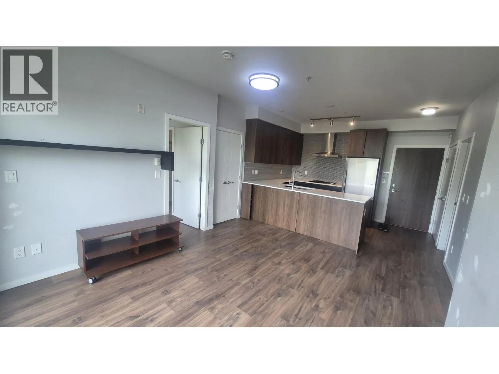 323 6283 KINGSWAY