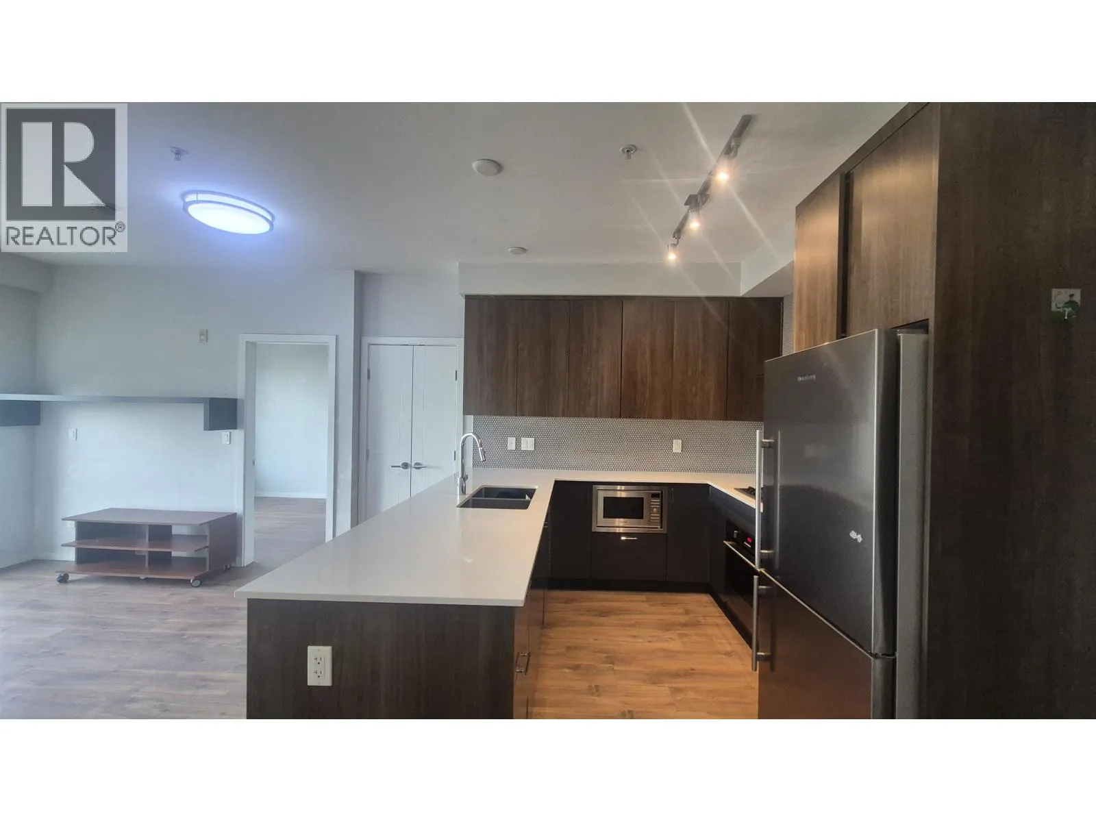 323 6283 KINGSWAY
