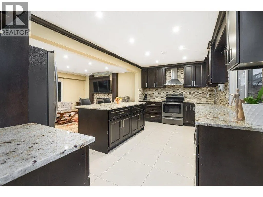 3228 CEDAR DRIVE