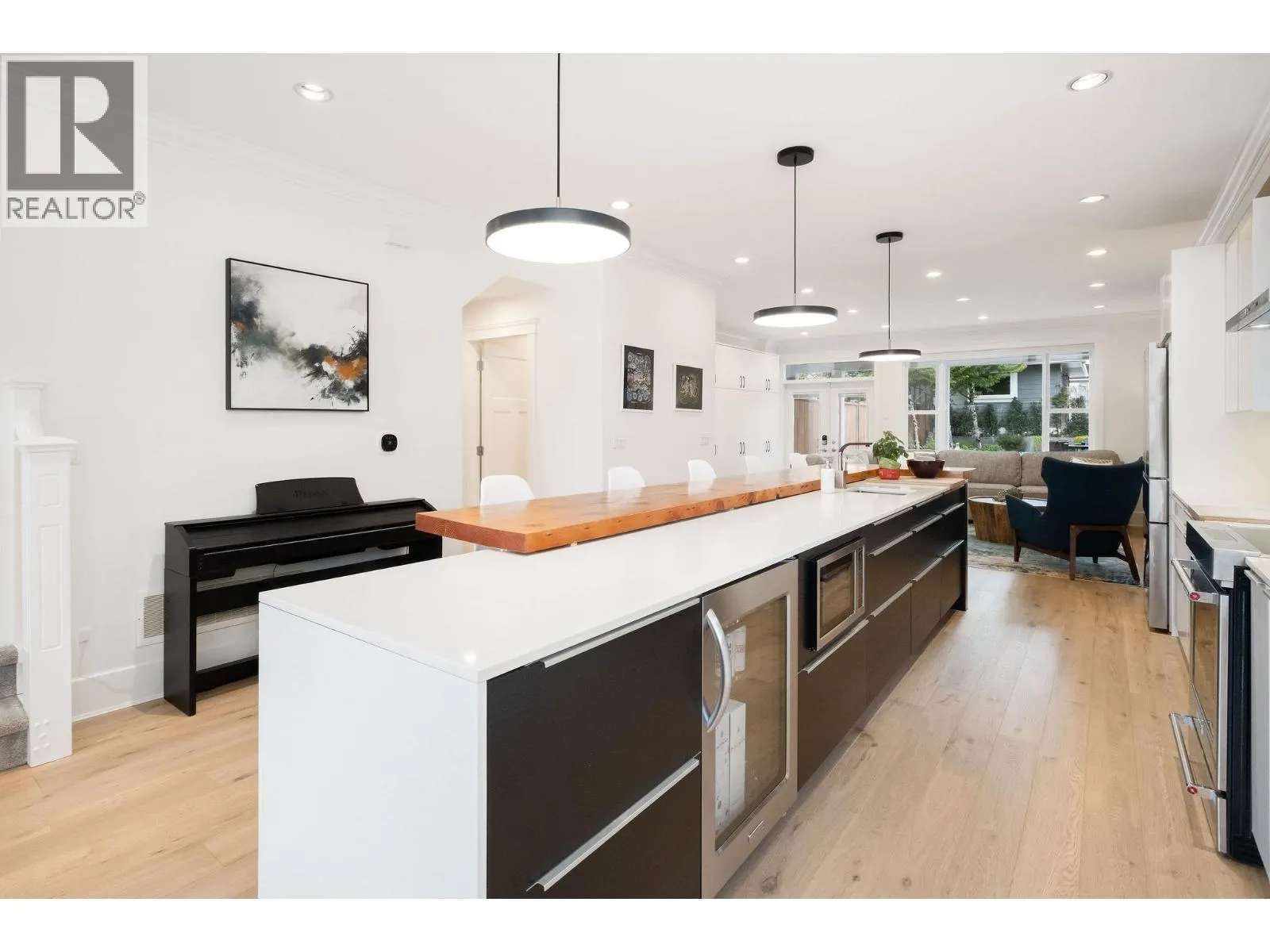 308 E 9TH STREET