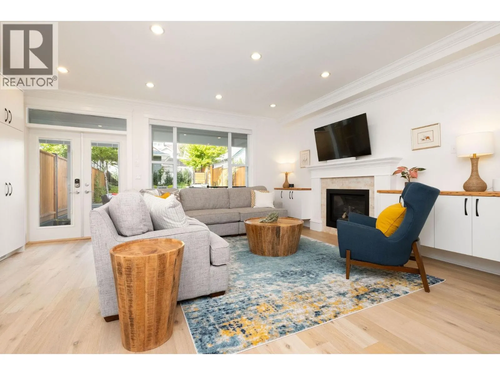 308 E 9TH STREET