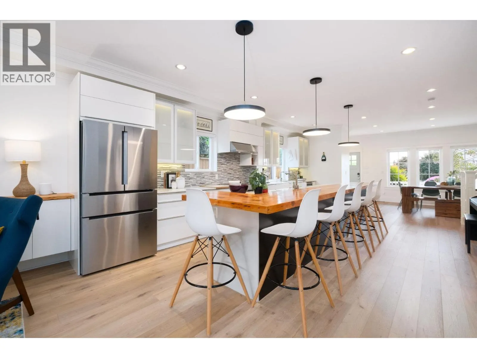 308 E 9TH STREET