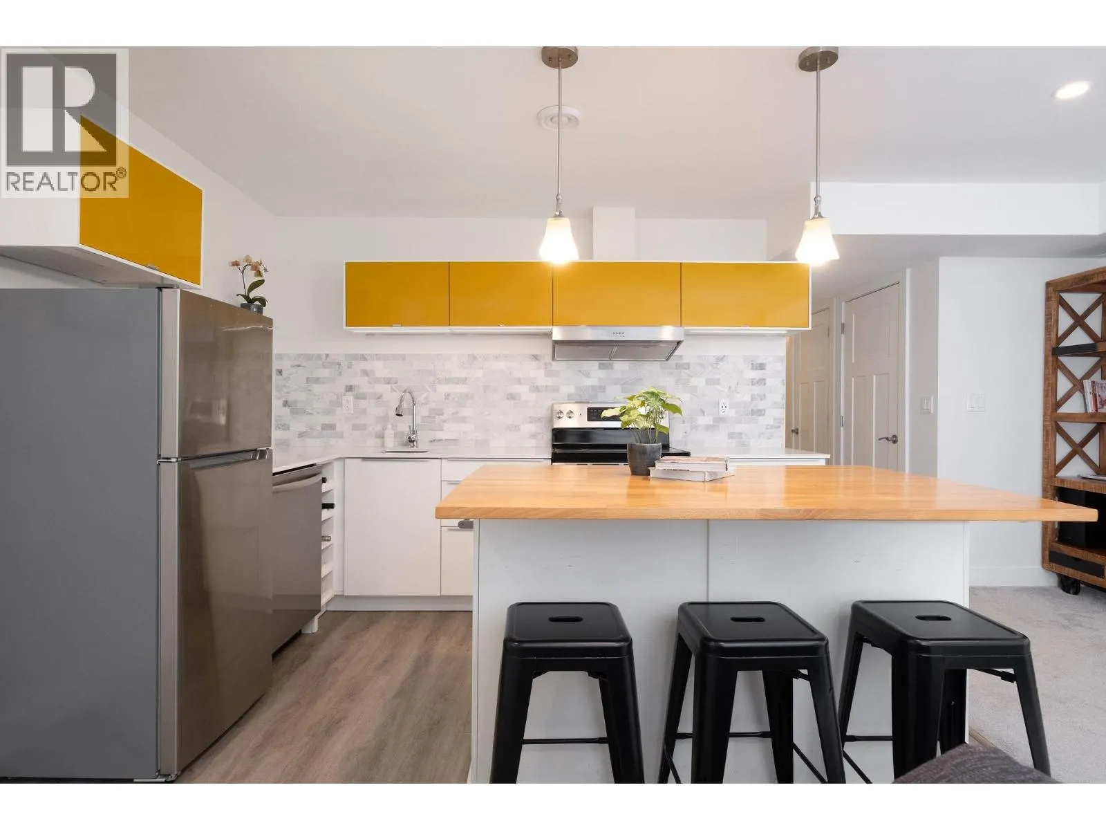 308 E 9TH STREET